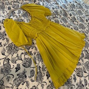 En Saison Yellow summer dress, brand new never worn.
